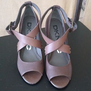 DKNY C WEDGE SHOES. Size 6.5. Brown in color, ankle straps